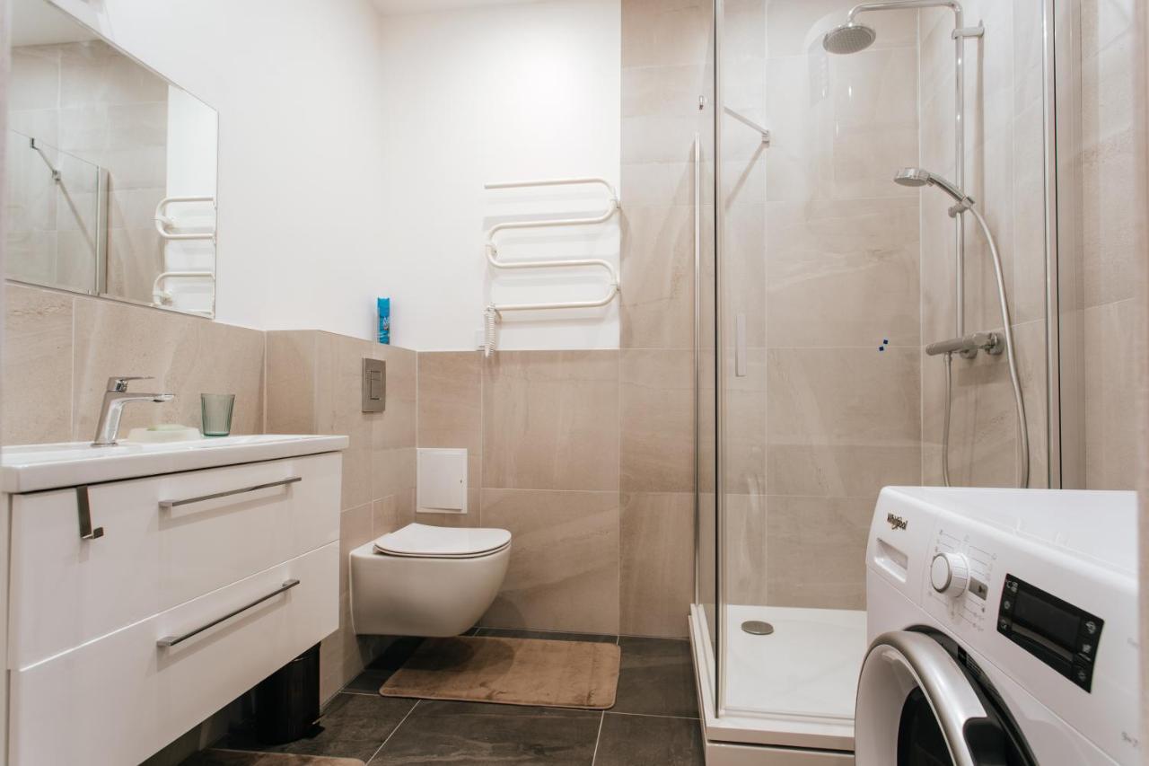 Central Comfort At Hanzas Residence, Stay Near Cafes, Bars, Museums & Esplanade Riga Kültér fotó